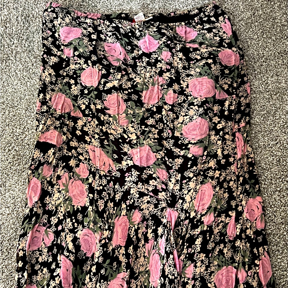 Women’s skirt, floral pink, black. Size 16
